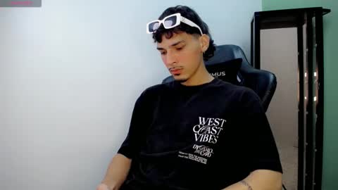 Snapshot of yankeee_ chatting on December 2025 03:22:01 AM DANILO online show from December 2025 03:22:01 AM