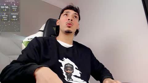 Snapshot of yankees_ chatting on November 2025 04:10:02 AM DANILO P online show from November 2025 04:10:02 AM