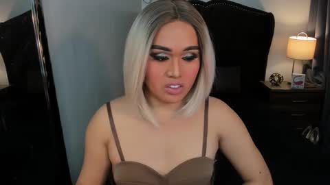 Snapshot of yanny_xoxo chatting on January 2025 04:27:01 PM Allisonn online show from January 2025 04:27:01 PM