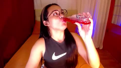 Snapshot of yanny_xoxo chatting on September 2025 04:42:01 PM Allisonn online show from September 2025 04:42:01 PM