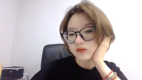 Snapshot of yanverfaille chatting on October 2025 07:53:01 AM Lily online show from October 2025 07:53:01 AM