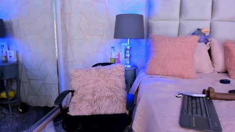 Yara Bliss  online show from February 2026 06:35:01 PM