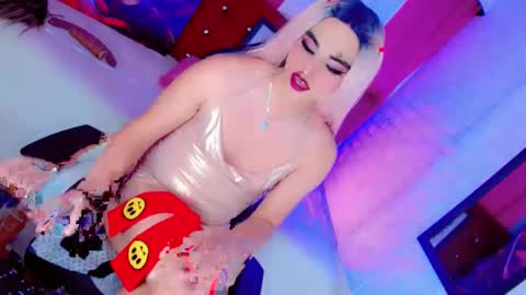 Snapshot of yarethrousss chatting on October 2025 04:35:02 AM yarethrousss online show from October 2025 04:35:02 AM