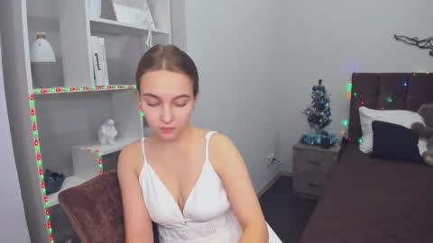 Yasmina online show from December 2024 10:47:01 AM