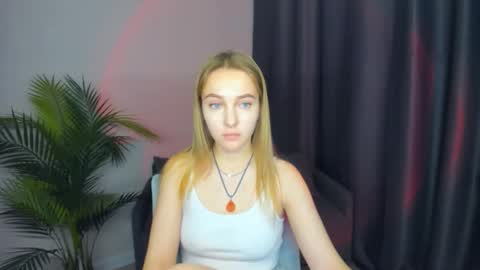 Yasmina online show from November 2025 01:33:02 PM