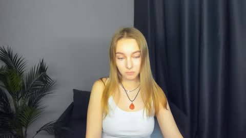 Yasmina online show from November 2025 08:24:02 PM