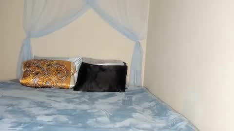 Yasmina online show from December 2025 02:06:01 AM