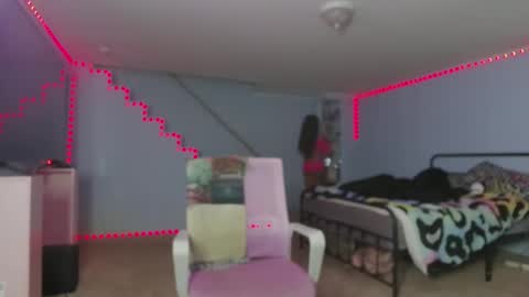 Yazmin Royal online show from December 2024 02:33:01 PM