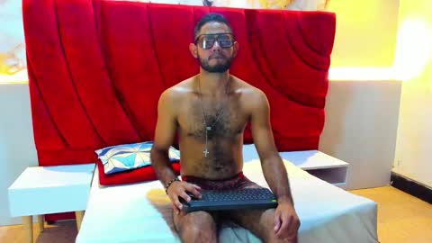 Snapshot of yeferson_scott chatting on October 2025 07:43:01 PM Yeferson online show from October 2025 07:43:01 PM