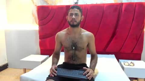 Snapshot of yeferson_scott chatting on November 2025 08:00:01 PM Yeferson online show from November 2025 08:00:01 PM