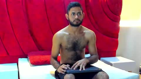 Snapshot of yeferson_scott chatting on November 2025 07:48:02 PM Yeferson online show from November 2025 07:48:02 PM