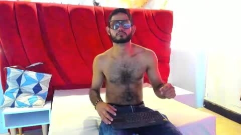 Snapshot of yeferson_scott chatting on November 2025 07:45:02 PM Yeferson online show from November 2025 07:45:02 PM