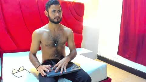 Snapshot of yeferson_scott chatting on November 2025 07:57:01 PM Yeferson online show from November 2025 07:57:01 PM