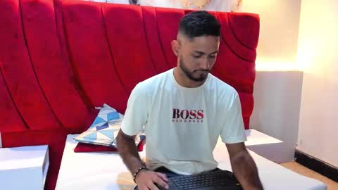 Snapshot of yeferson_scott chatting on November 2025 08:08:02 PM Yeferson online show from November 2025 08:08:02 PM