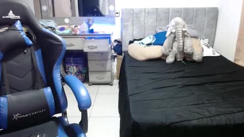 yeibles_hana2 online show from October 2025 11:48:02 PM