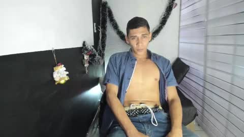 yeison_77 online show from December 2024 01:47:02 AM