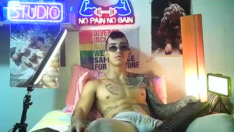 yeisoncastellanos1999 online show from September 2025 11:29:01 PM