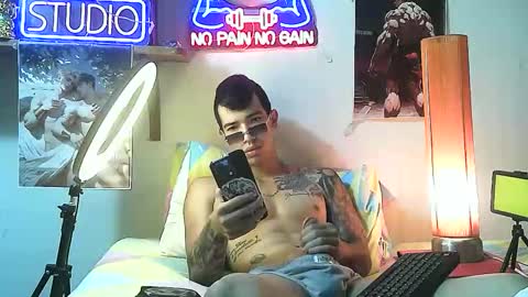 yeisoncastellanos1999 online show from October 2025 07:03:01 PM