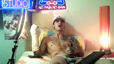 yeisoncastellanos1999 online show from January 2026 12:13:01 AM