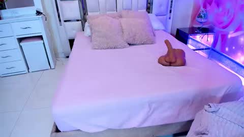 yelena  online show from December 2025 01:40:02 PM