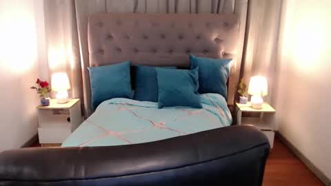 Yen online show from November 2025 06:07:02 PM