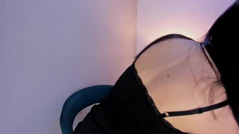 Snapshot of yen_lo chatting on October 2025 12:45:02 PM Yen online show from October 2025 12:45:02 PM