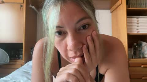 Snapshot of yenlo01 chatting on June 2026 11:44:01 AM yenlo01 online show from June 2026 11:44:01 AM