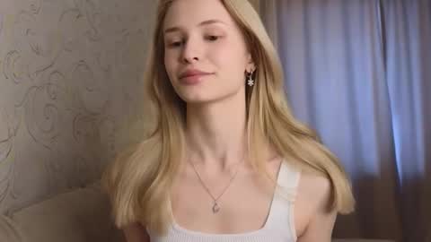 Snapshot of yennaone chatting on February 2026 06:08:02 AM Yenna online show from February 2026 06:08:02 AM