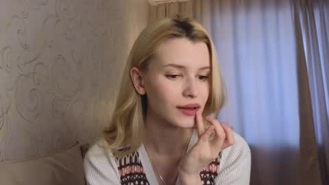 Snapshot of yennaone chatting on February 2026 06:12:02 AM Yenna online show from February 2026 06:12:02 AM