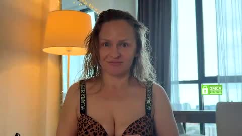 Snapshot of yes_mommy_zlata chatting on April 2026 06:44:01 AM Zlata online show from April 2026 06:44:01 AM