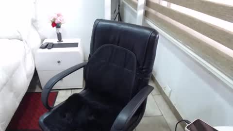 Snapshot of yessilatin chatting on November 2025 06:13:01 PM jessy online show from November 2025 06:13:01 PM