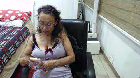 Snapshot of yessilatin chatting on November 2025 12:43:02 AM jessy online show from November 2025 12:43:02 AM