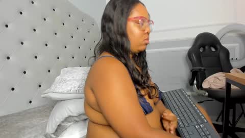 roxie reyes  online show from January 2025 06:46:02 AM