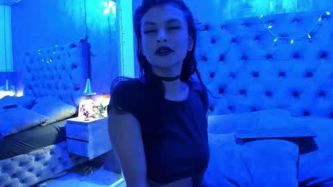 yiyisandoval online show from November 2025 08:47:01 PM