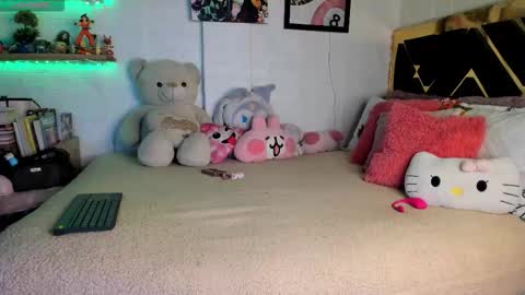 Snapshot of yluismag chatting on October 2025 08:34:02 AM lucy online show from October 2025 08:34:02 AM