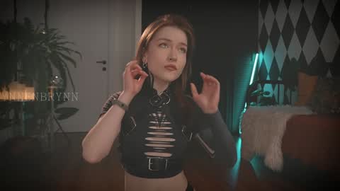 Snapshot of ynnenbrynn chatting on December 2024 07:14:01 AM ynnenbrynn online show from December 2024 07:14:01 AM