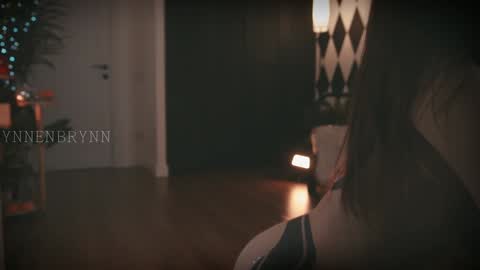 ynnenbrynn online show from December 2024 11:00:01 AM