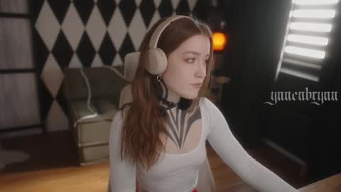 ynnenbrynn online show from October 2025 06:47:01 AM