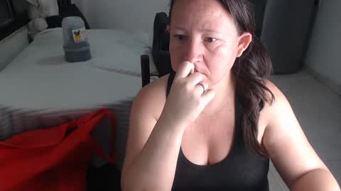 Snapshot of yohis_kiut25 chatting on January 2025 03:37:02 AM yohis online show from January 2025 03:37:02 AM