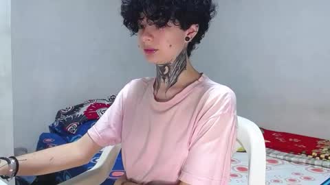 Snapshot of yoonbum_ chatting on November 2025 03:28:01 AM Little Mike Independent model online show from November 2025 03:28:01 AM