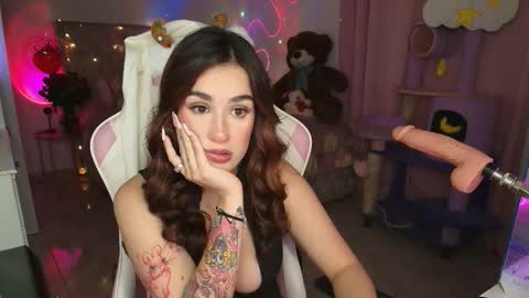 Ana online show from December 2025 01:00:01 AM