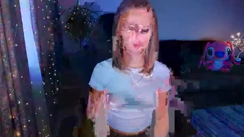 Snapshot of youdreamm chatting on December 2024 12:38:01 PM Bella online show from December 2024 12:38:01 PM