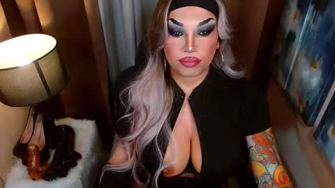 Snapshot of your1truequeen chatting on February 2026 05:23:02 AM QUEEN MADISON online show from February 2026 05:23:02 AM