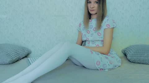 Snapshot of your_caramelka chatting on February 2025 05:52:01 AM Lily online show from February 2025 05:52:01 AM