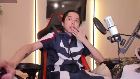 Snapshot of your_little_twink chatting on December 2025 02:06:02 AM Han online show from December 2025 02:06:02 AM