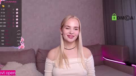 Snapshot of your_sweetie_ chatting on December 2024 06:32:01 AM Lolli Instagram lollii 1 online show from December 2024 06:32:01 AM