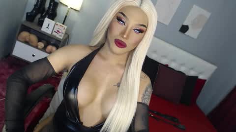 TRICXIEBELLE online show from November 2025 10:20:02 PM