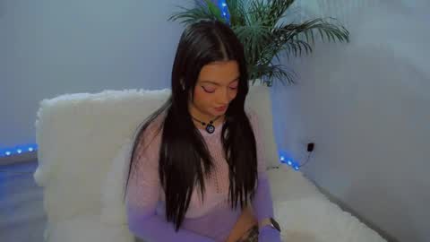 Snapshot of yourcutegiirl chatting on April 2026 10:37:02 PM Salom online show from April 2026 10:37:02 PM