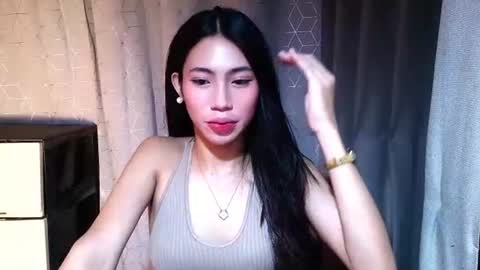 Snapshot of yourdreamgirlgwen chatting on June 2026 05:52:01 PM GWENI online show from June 2026 05:52:01 PM