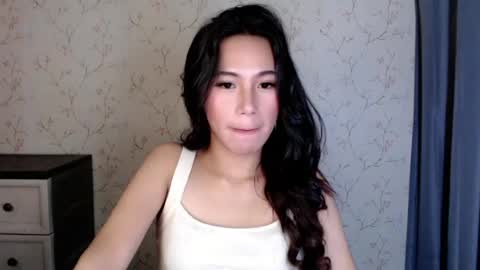 Snapshot of yourdreamgirlgwen chatting on July 2026 05:37:02 PM GWENI online show from July 2026 05:37:02 PM